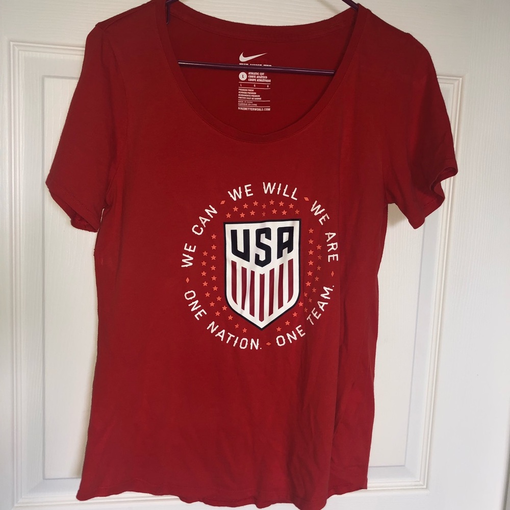 WOMEN’S NIKE USA TEE